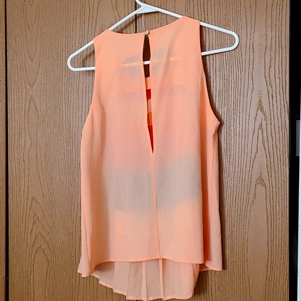 Keyhole Back Sleeveless Top - Picture 3 of 8